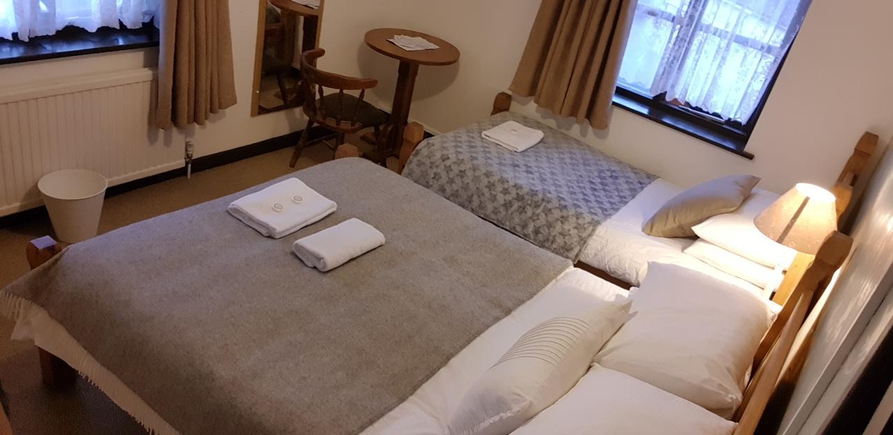 New Gurkha Inn Brecon Eksteriør billede